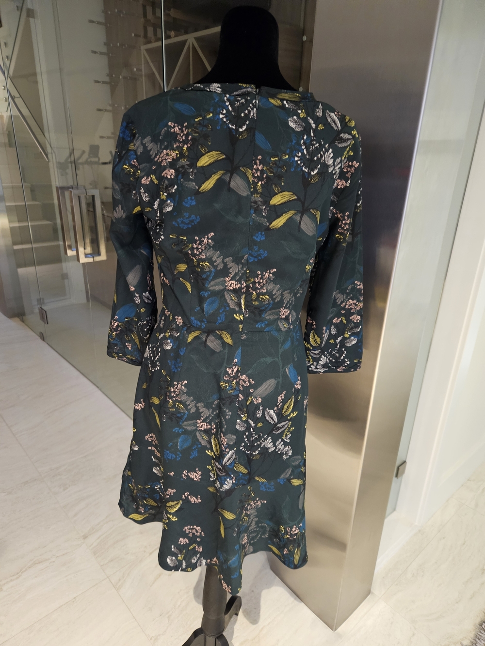 Banana Republic Floral Fit And Flare Dress in Green- Size 6 Petite - Picture 2 of 2